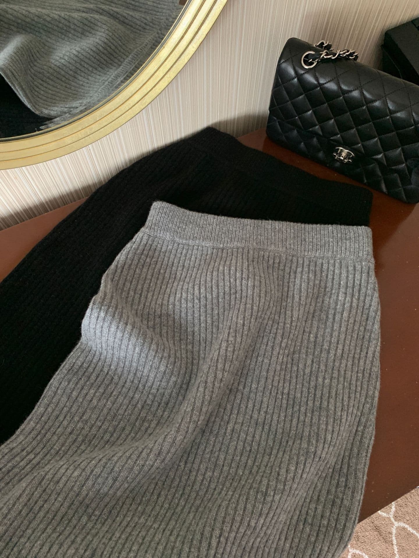 縦リブニットロング丈タイトスカート