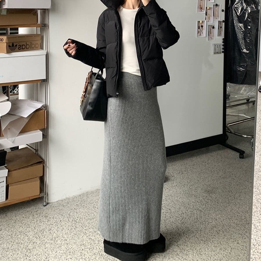 縦リブニットロング丈タイトスカート