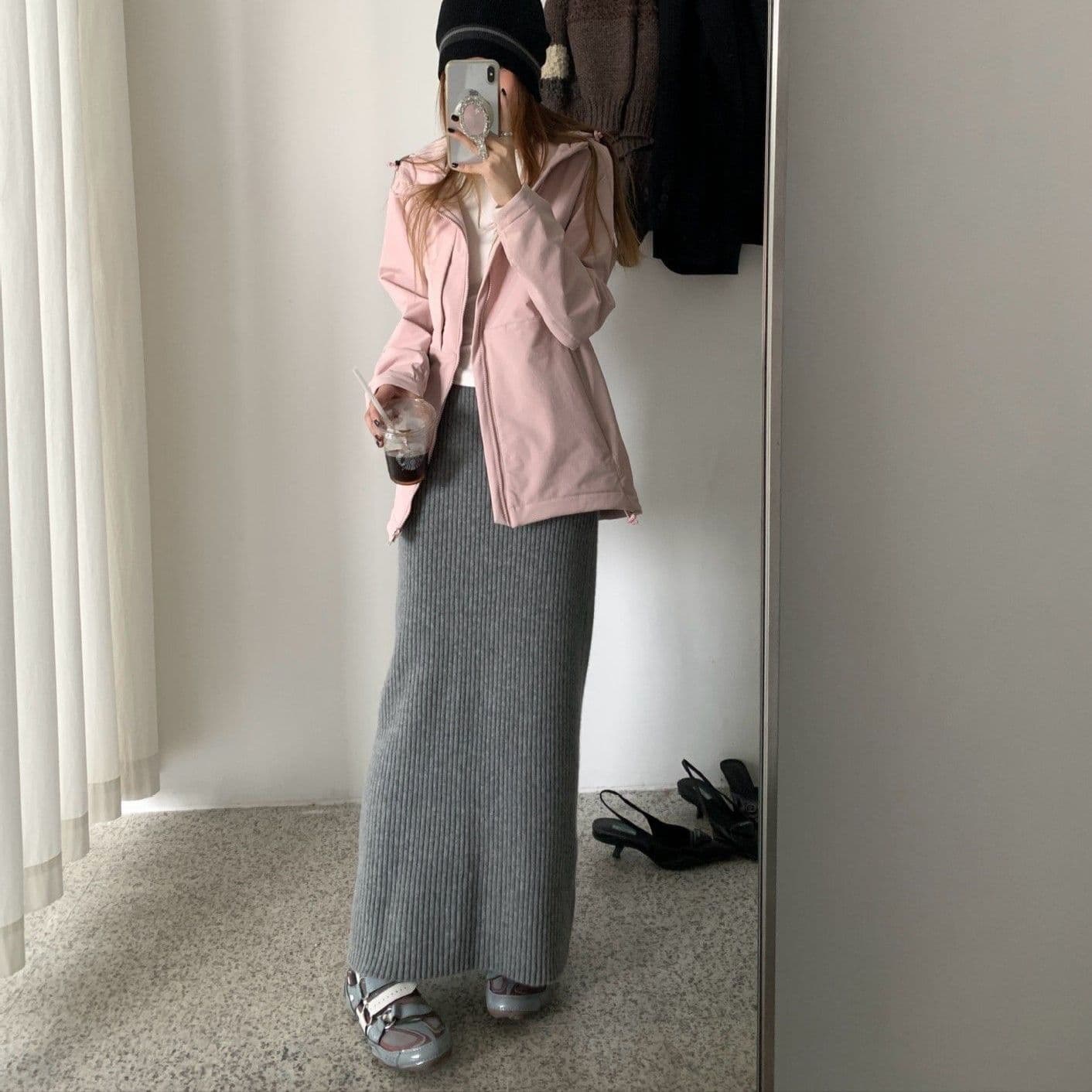 縦リブニットロング丈タイトスカート