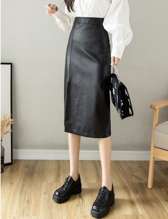 タイトスカート レザー調サイドスリット入りタイトスカート