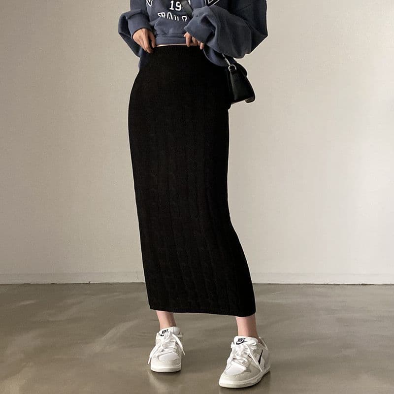 ケーブル編みニットロングタイトスカート