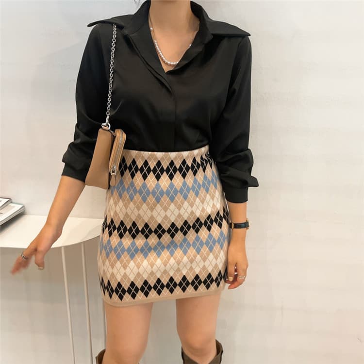 大人女性のひし形ニットミニタイトスカート