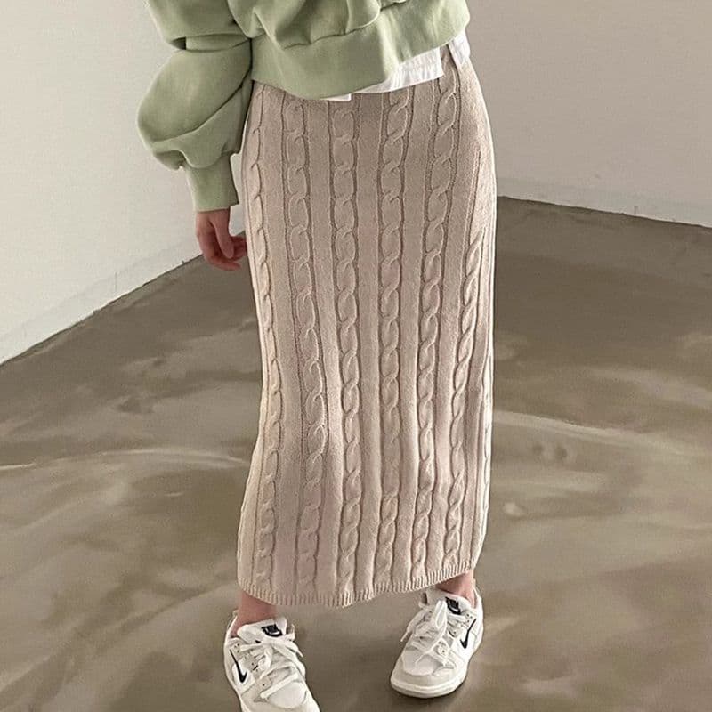 ケーブル編みニットロングタイトスカート