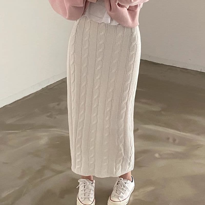 ケーブル編みニットロングタイトスカート